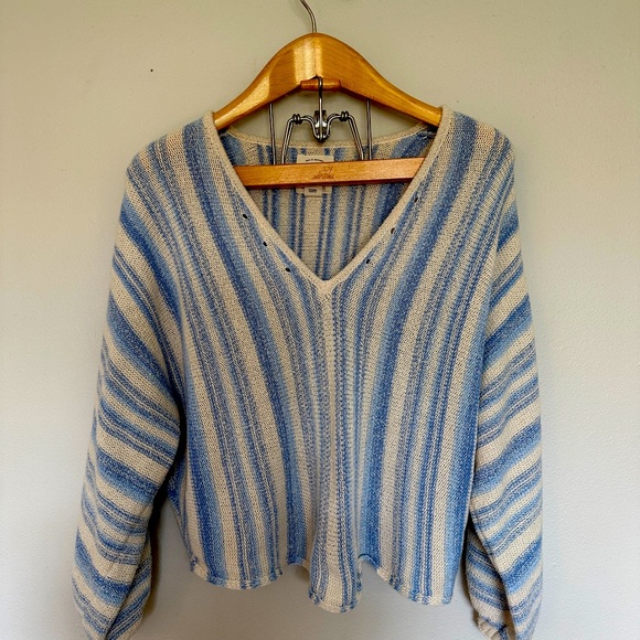 Billabong light sweater, size small - Picture 1 of 2
